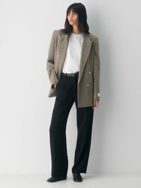 Aritzia - The Effortless Pant